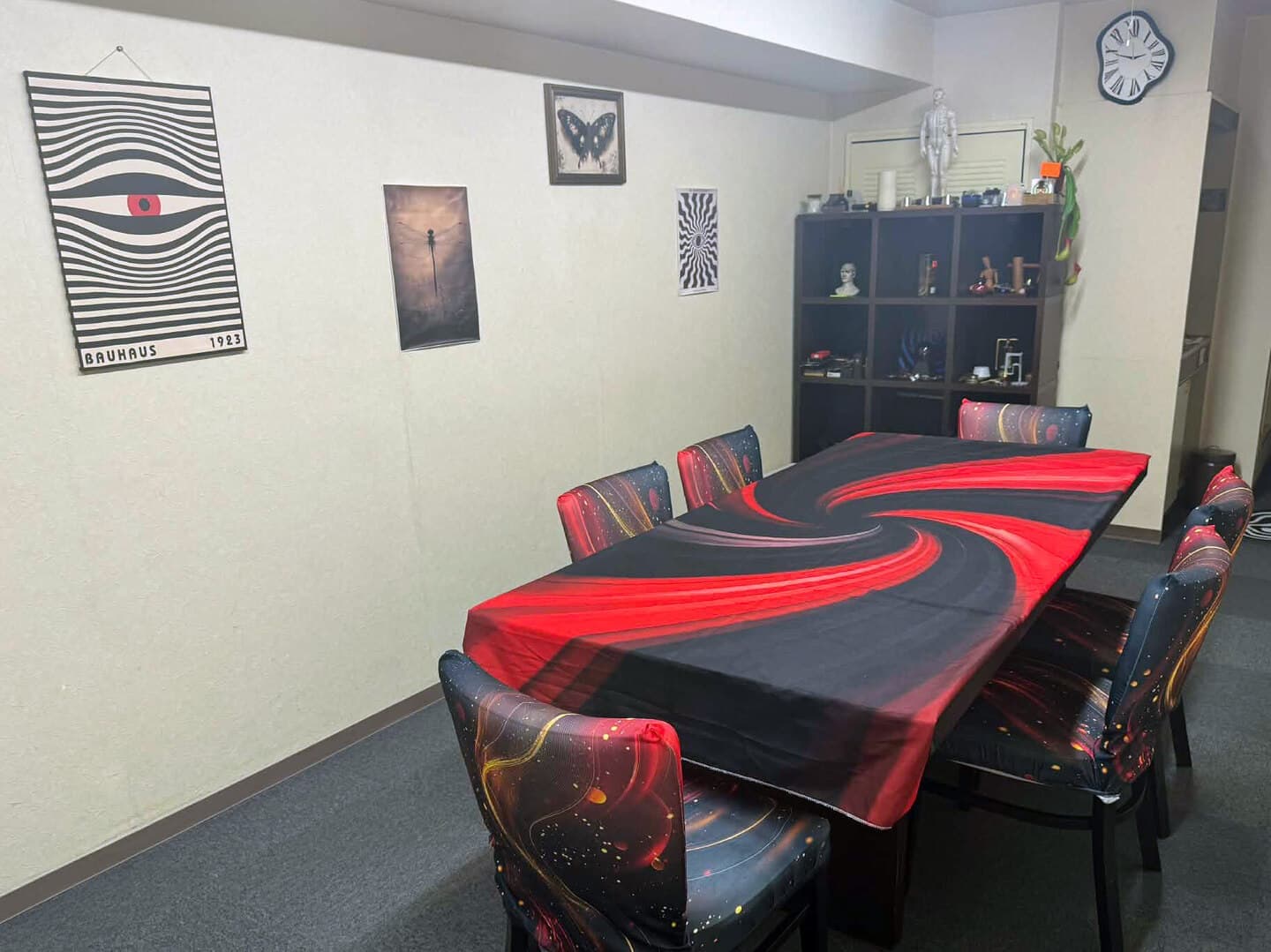 催眠術カフェ室内の風景